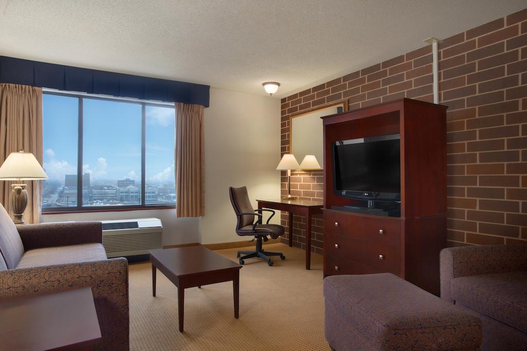 Best Western Plus Executive Residency Waterloo & Cedar Falls Exteriör bild