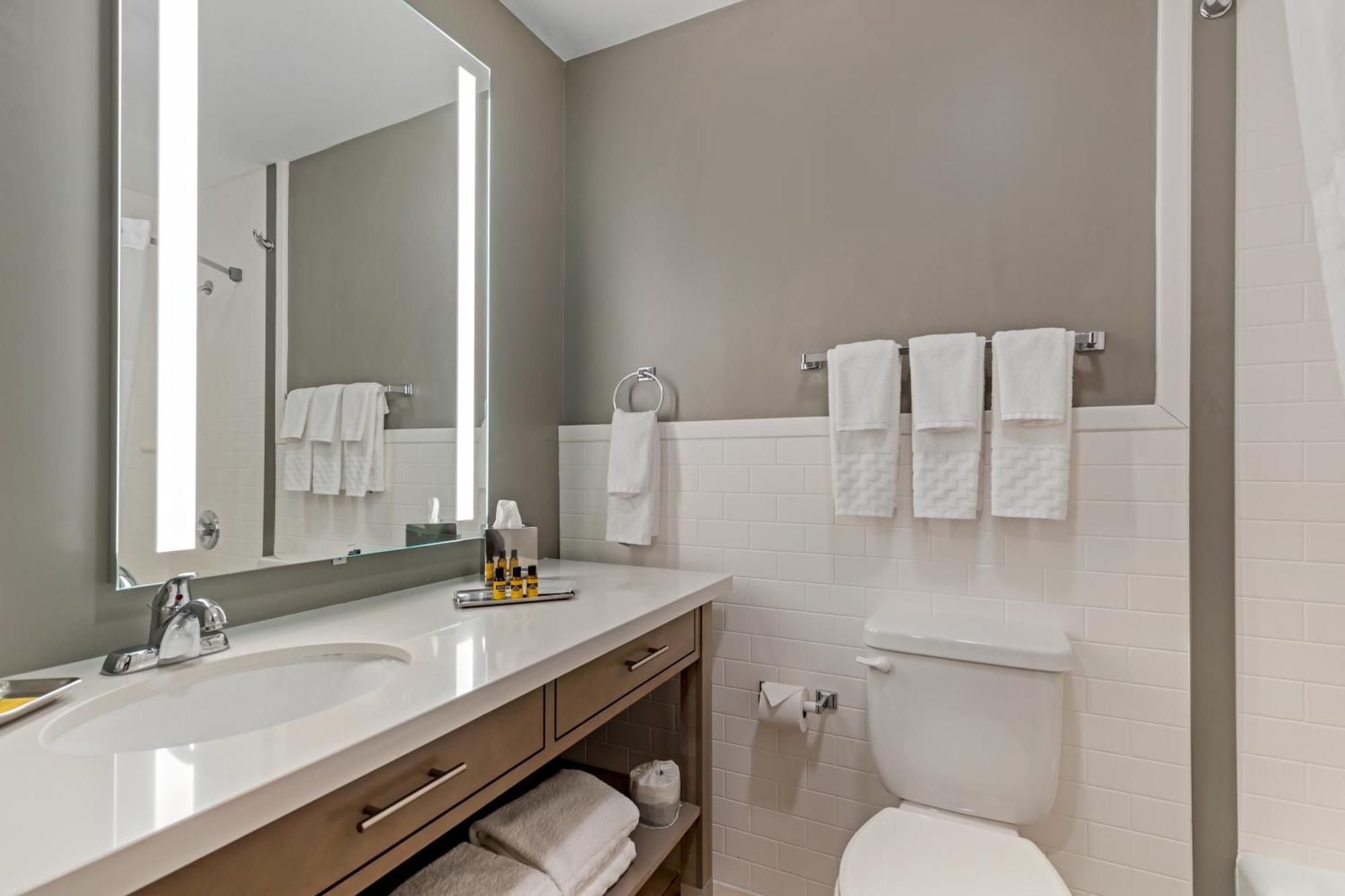 Best Western Plus Executive Residency Waterloo & Cedar Falls Exteriör bild