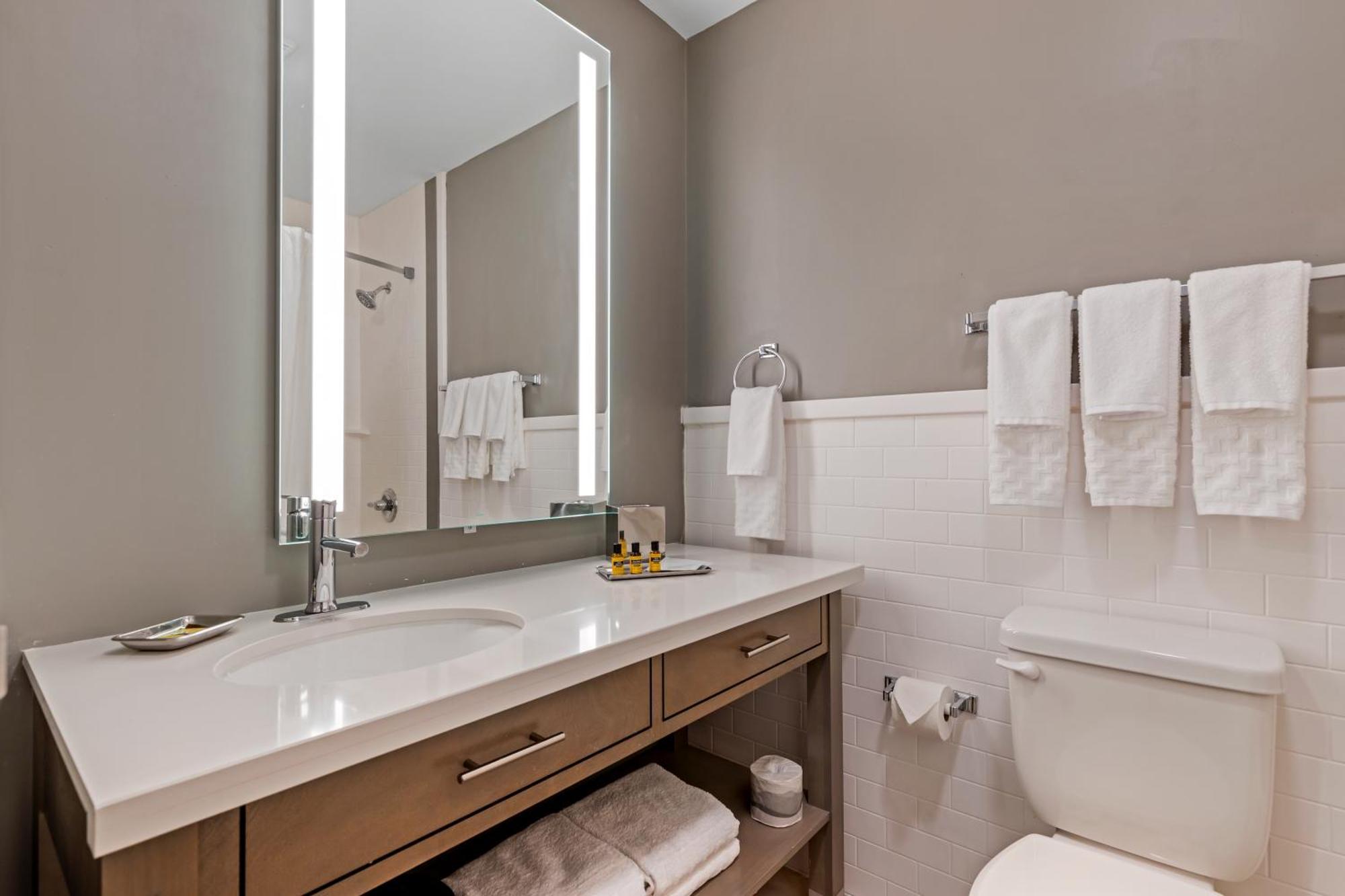 Best Western Plus Executive Residency Waterloo & Cedar Falls Exteriör bild